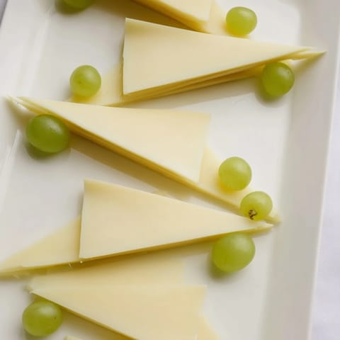 Tannenbaum Cheese Board Border